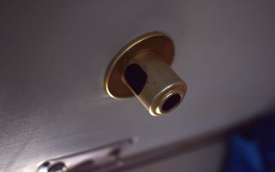 Unlike modern aircraft, the Douglas DC3 did not have a pressurised cabin or air-conditioning systems. To keep passengers cool, simple air vents such as this were used to bring air in directly from outside the aircraft. Unlike modern aircraft, the Douglas DC3 did not have a pressurised cabin or air-conditioning systems. To keep passengers cool, simple air vents such as this were used to bring air in directly from outside the aircraft.