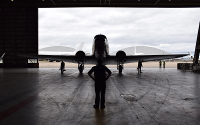 Bringing Kanana back into Hangar 91, nose-in for the engine reinstall. Feb 2017. Bringing Kanana back into Hangar 91, nose-in for the engine reinstall. Feb 2017.
