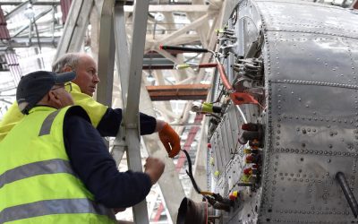 Pete & John inspecting the engine firewall. Oct 2016. Pete & John inspecting the engine firewall. Oct 2016.